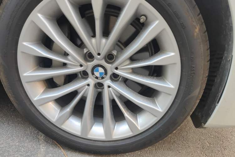 Used BMW 5 Series New Energy 2021 535Le Luxury Package Right Front Wheel Hub