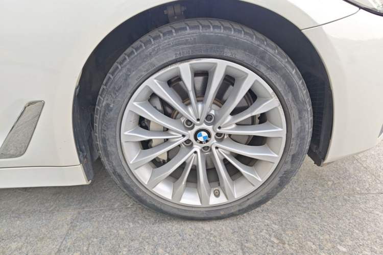 Used BMW 5 Series New Energy 2021 Updated 535Le Luxury Package Right Front Wheel Hub
