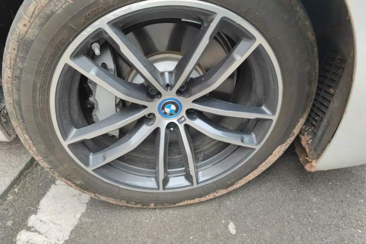 Used BMW 5 Series New Energy 2021 535Le M Sport Package Right Front Wheel Hub