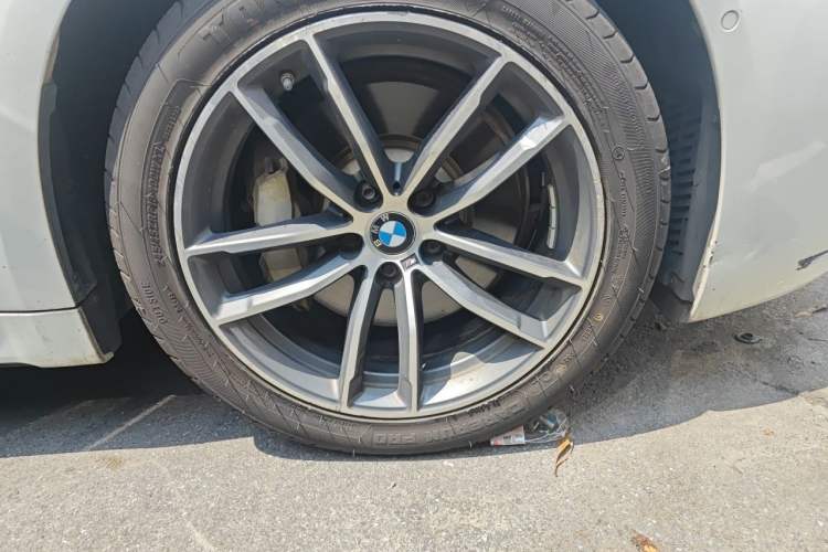 Used BMW 5 Series New Energy 2021 535Le M Sport Package Right Front Wheel Hub