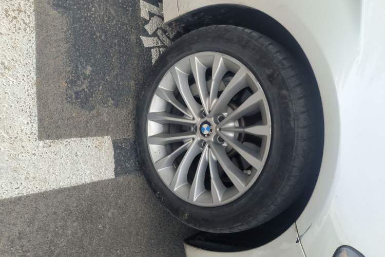 Used BMW 5 Series New Energy 2021 535Le Luxury Package Right Front Wheel Hub