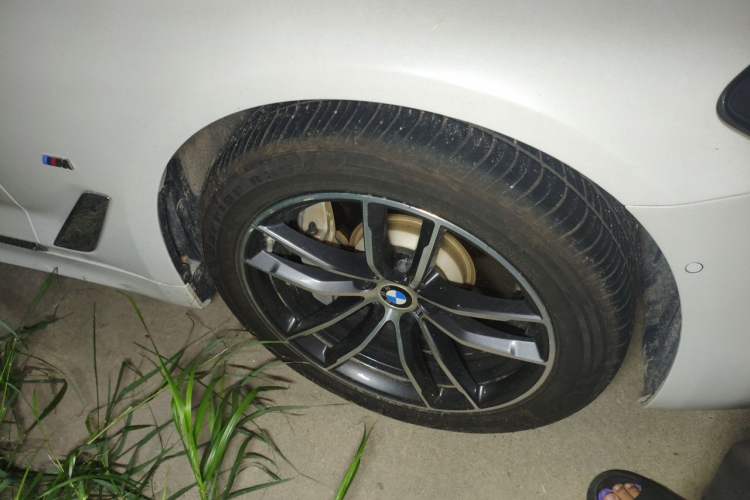 Used BMW 5 Series New Energy 2021 535Le Pioneer Edition M Sport Package Right Front Wheel Hub