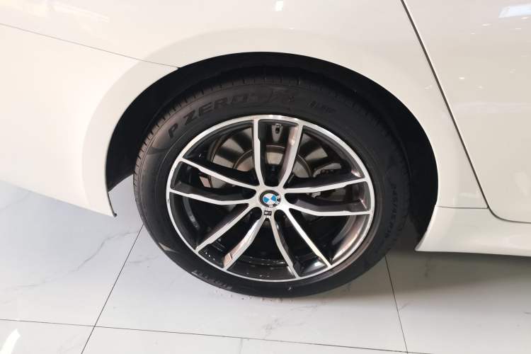 Used BMW 5 Series New Energy 2021 Restyled 535Le M Sport Package Right Rear Wheel Hub