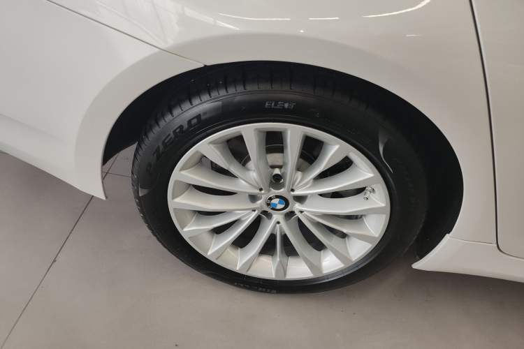 Used BMW 5 Series New Energy 2021 Updated 535Le Luxury Package Right Rear Wheel Hub