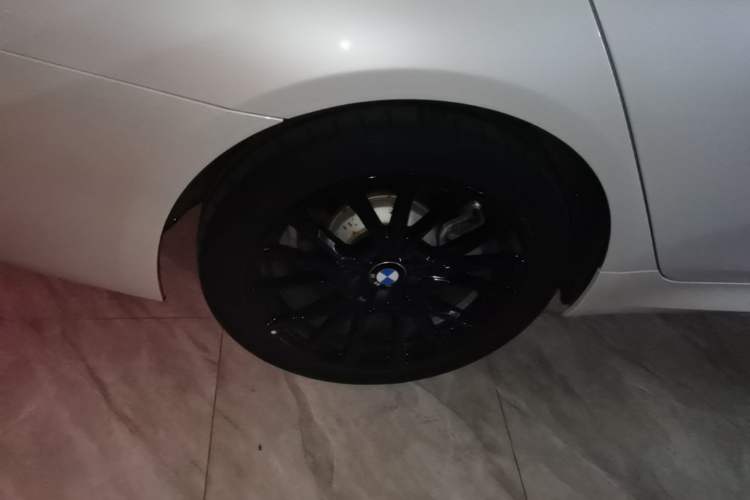 Used BMW 5 Series New Energy 2021 535Le M Sport Package Right Rear Wheel Hub