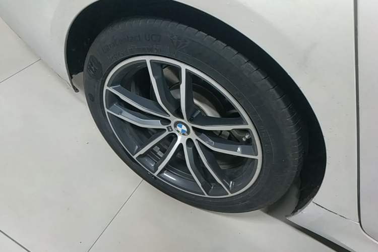Used BMW 5 Series New Energy 2021 535Le M Sport Package Right Rear Wheel Hub