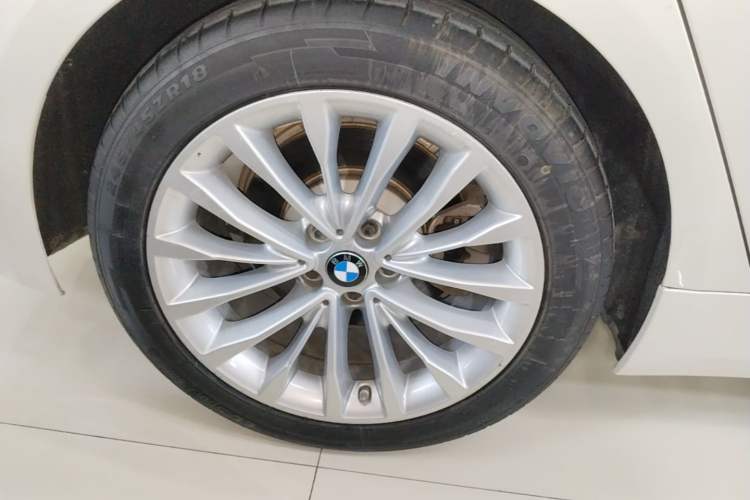 Used BMW 5 Series New Energy 2021 Updated 535Le Luxury Package Right Rear Wheel Hub