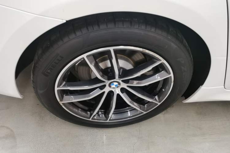 Used BMW 5 Series New Energy 2021 535Le M Sport Package Right Rear Wheel Hub