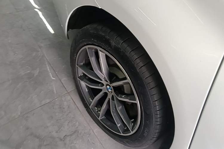 Used BMW 5 Series New Energy 2021 535Le Pioneer Edition M Sport Package Right Rear Wheel Hub