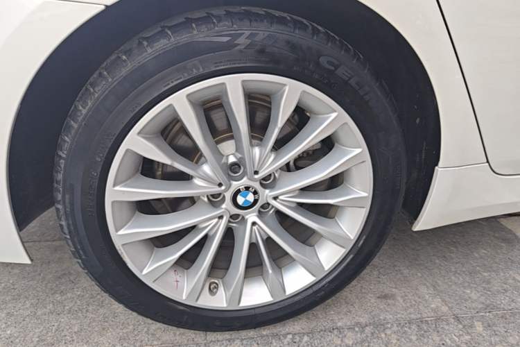 Used BMW 5 Series New Energy 2021 Updated 535Le Luxury Package Right Rear Wheel Hub