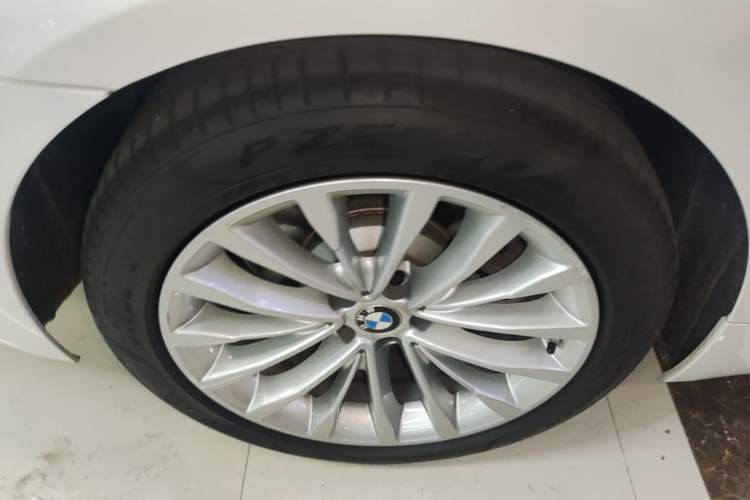 Used BMW 5 Series New Energy 2021 535Le Luxury Package Right Rear Wheel Hub