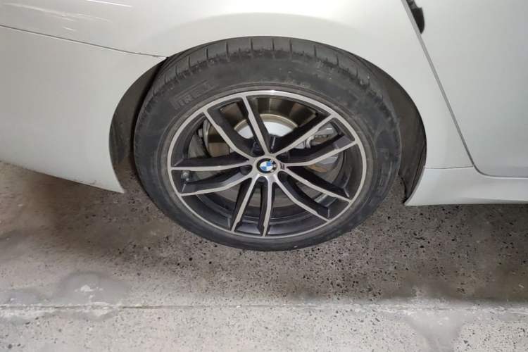 Used BMW 5 Series New Energy 2021 Restyled 535Le M Sport Package Right Rear Wheel Hub