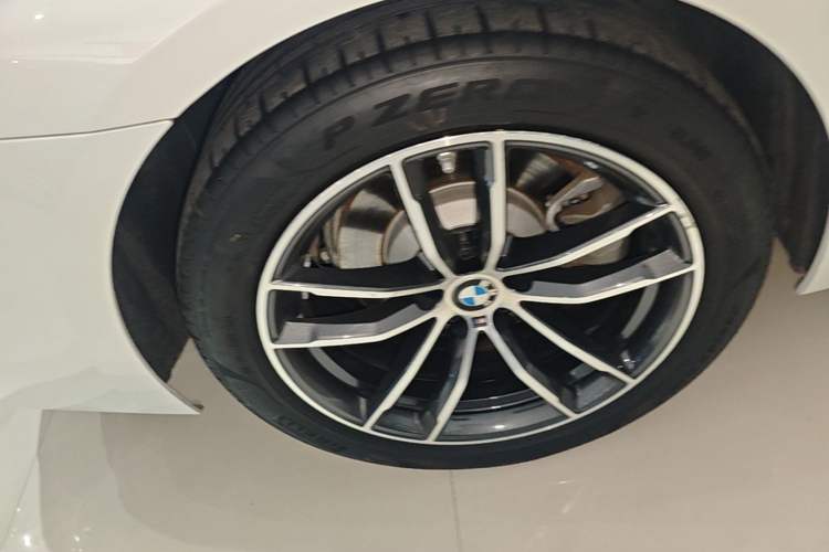 Used BMW 5 Series New Energy 2021 Restyled 535Le M Sport Package Right Rear Wheel Hub