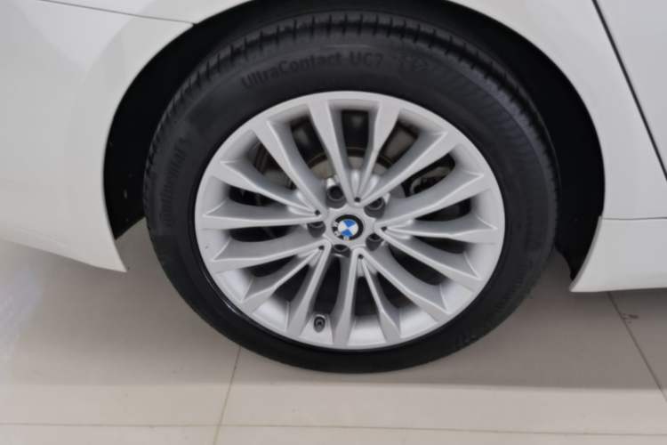 Used BMW 5 Series New Energy 2021 535Le Luxury Package Right Rear Wheel Hub