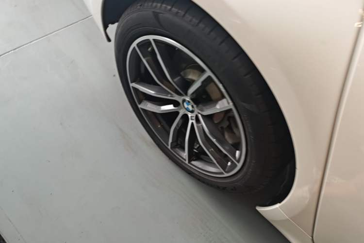 Used BMW 5 Series New Energy 2021 535Le M Sport Package Right Rear Wheel Hub