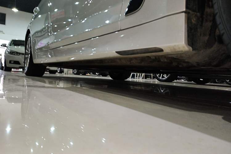 Used BMW 5 Series New Energy 2021 535Le Luxury Package Right Side Sill