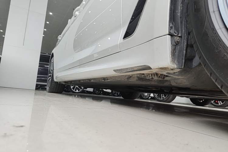 Used BMW 5 Series New Energy 2021 535Le Pioneer Edition M Sport Package Right Side Sill