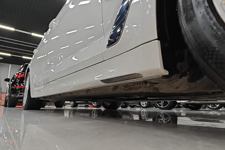Used BMW 5 Series New Energy 2021 535Le Luxury Package Right Side Sill