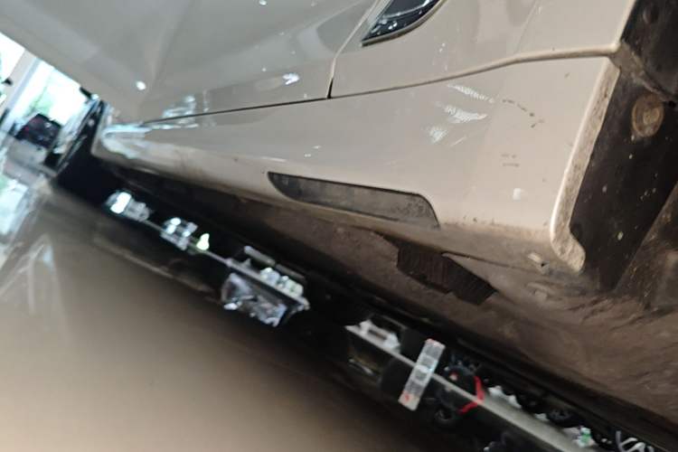 Used BMW 5 Series New Energy 2021 Restyled 535Le M Sport Package Right Side Sill