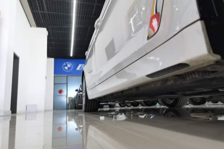 Used BMW 5 Series New Energy 2021 535Le Luxury Package Right Side Sill