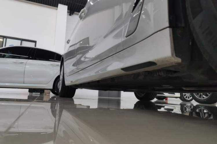 Used BMW 5 Series New Energy 2021 535Le Luxury Package Right Side Sill
