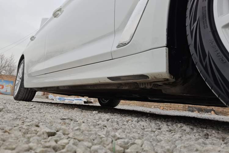 Used BMW 5 Series New Energy 2021 535Le Luxury Package Right Side Sill