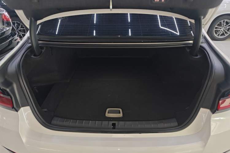 Used BMW 5 Series New Energy 2021 535Le Pioneer Edition M Sport Package Trunk