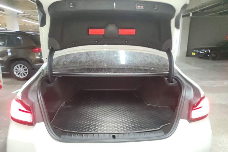 Used BMW 5 Series New Energy 2021 Restyled 535Le M Sport Package Trunk