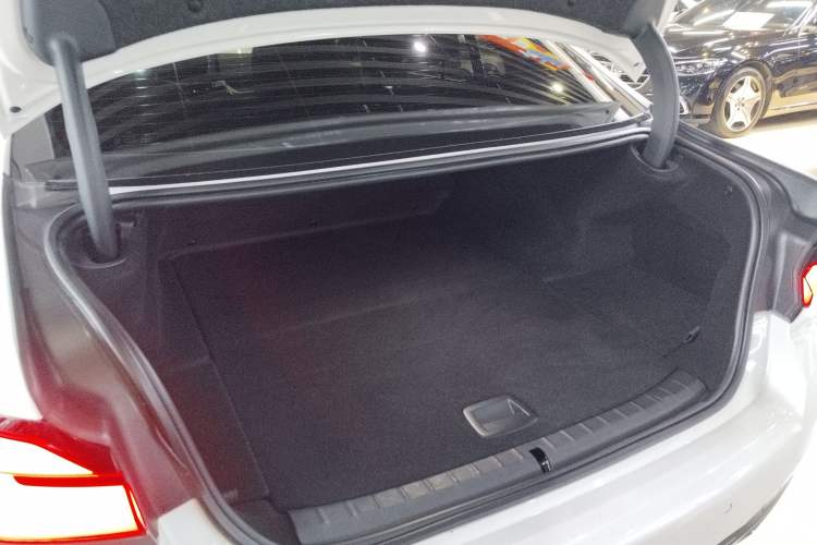 Used BMW 5 Series New Energy 2021 Restyled 535Le M Sport Package Trunk