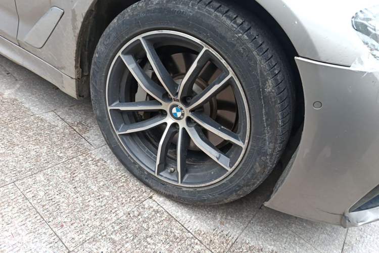Used BMW 5 Series New Energy 2021 Restyled 535Le M Sport Package Right Front Wheel Hub