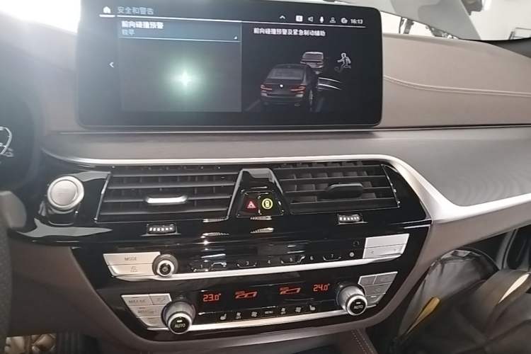 Used BMW 5 Series New Energy 2022 Restyled 535Le M Sport Package Audio And AC Panel