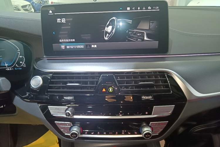 Used BMW 5 Series New Energy 2022 535Le Pioneer Edition M Sport Package Audio And AC Panel