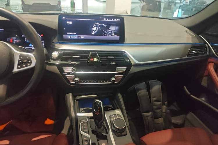 Used BMW 5 Series New Energy 2022 535Le Pioneer Edition M Sport Package Audio And AC Panel