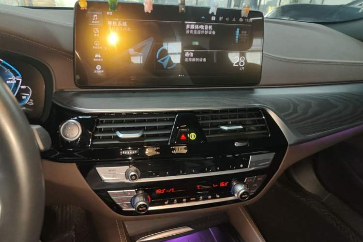Used BMW 5 Series New Energy 2022 Restyled 535Le M Sport Package Audio And AC Panel