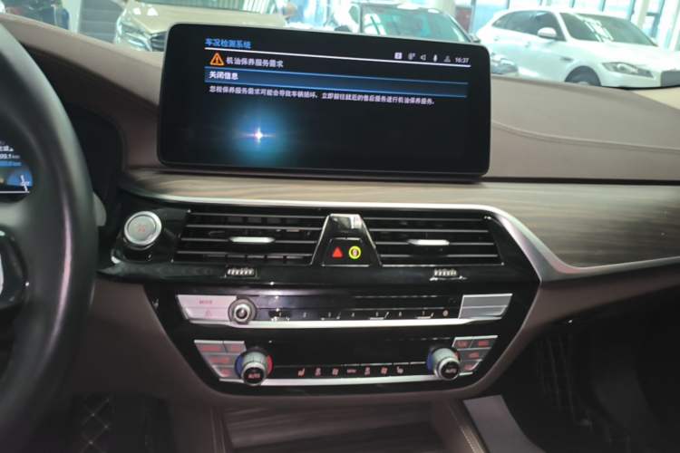 Used BMW 5 Series New Energy 2022 Updated Version 535Le Luxury Package Audio And AC Panel
