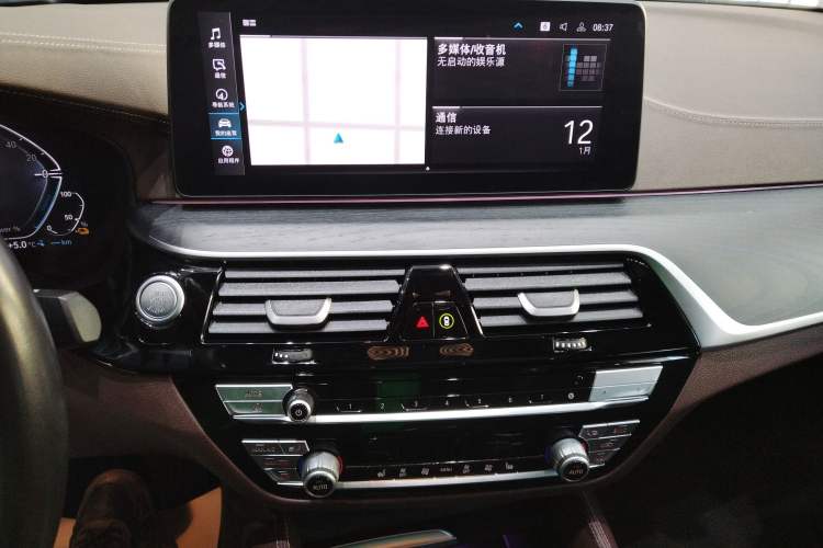 Used BMW 5 Series New Energy 2022 535Le Luxury Package Audio And AC Panel