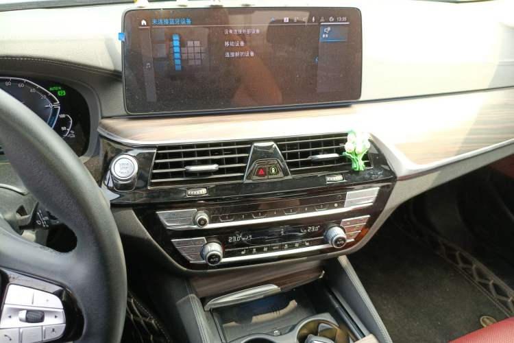 Used BMW 5 Series New Energy 2022 Updated Version 535Le Luxury Package Audio And AC Panel