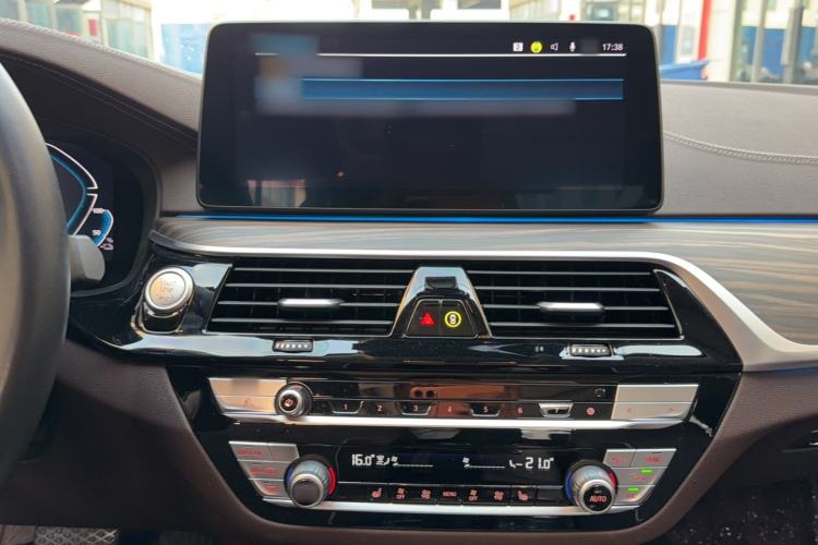 Used BMW 5 Series New Energy 2022 Second Facelift 535Le Luxury Package Audio And AC Panel