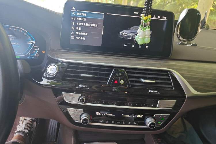 Used BMW 5 Series New Energy 2022 Updated Version 535Le Luxury Package Audio And AC Panel