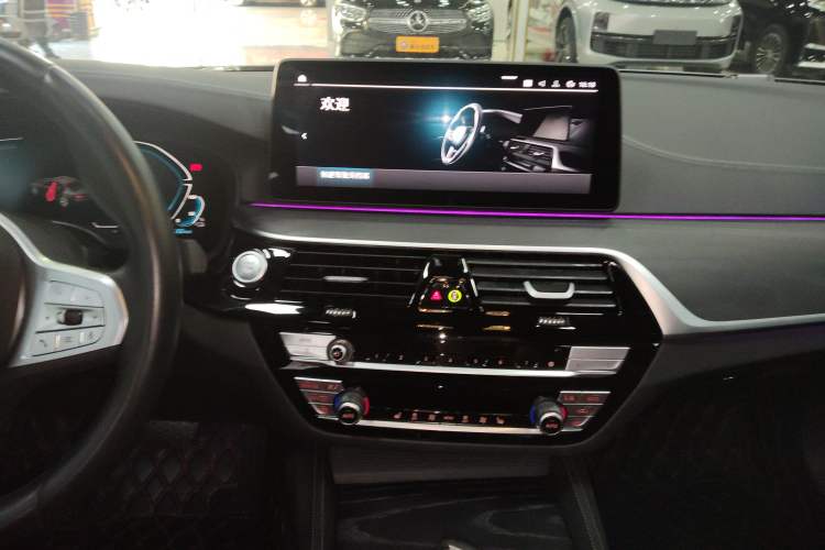 Used BMW 5 Series New Energy 2022 Second Facelift 535Le M Sport Package Audio And AC Panel