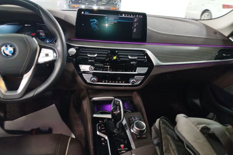Used BMW 5 Series New Energy 2022 Updated Version 535Le Luxury Package Audio And AC Panel