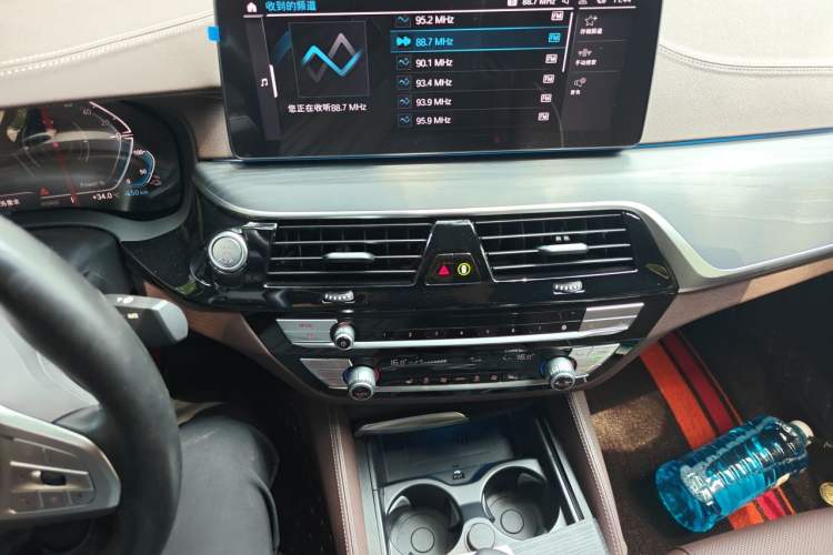 Used BMW 5 Series New Energy 2022 Restyled 535Le M Sport Package Audio And AC Panel