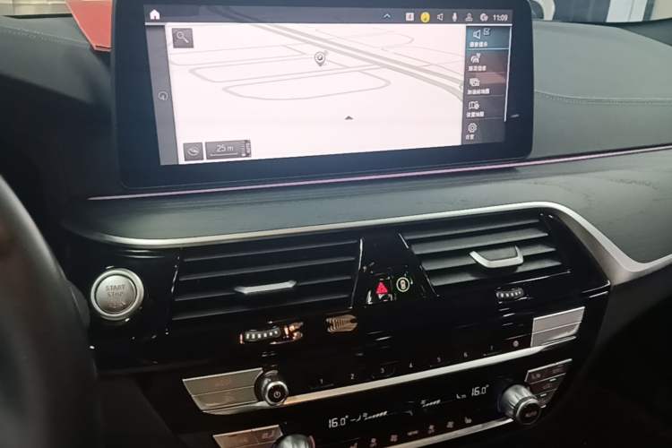 Used BMW 5 Series New Energy 2022 Second Facelift 535Le M Sport Package Audio And AC Panel