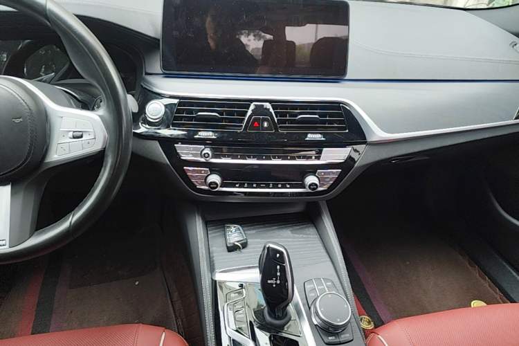 Used BMW 5 Series New Energy 2022 Second Facelift 535Le M Sport Package Audio And AC Panel