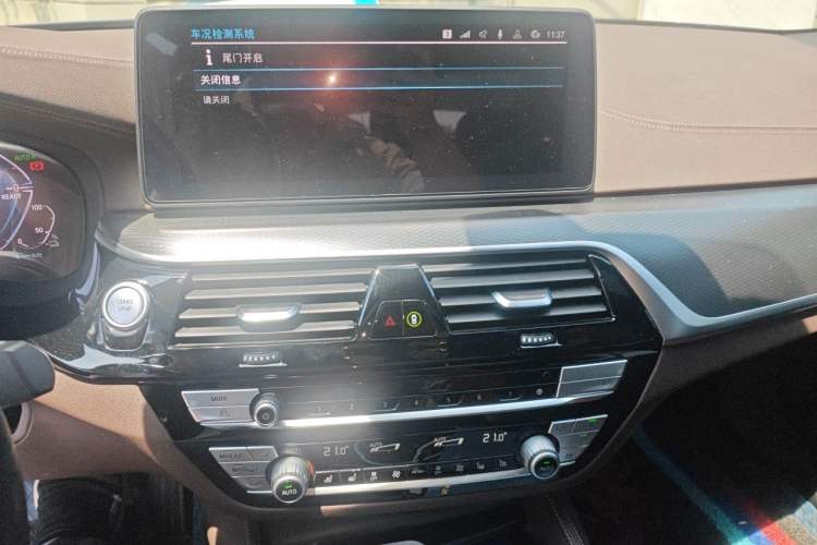 Used BMW 5 Series New Energy 2022 535Le Pioneer Edition M Sport Package Audio And AC Panel