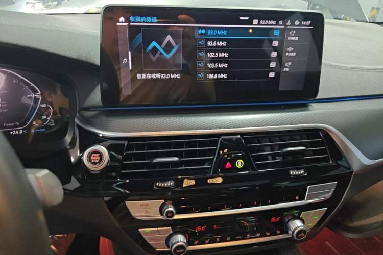 Used BMW 5 Series New Energy 2022 535Le Pioneer Edition M Sport Package Audio And AC Panel