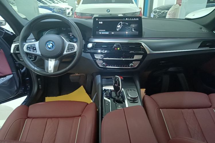 Used BMW 5 Series New Energy 2022 535Le Pioneer Edition M Sport Package Center Console