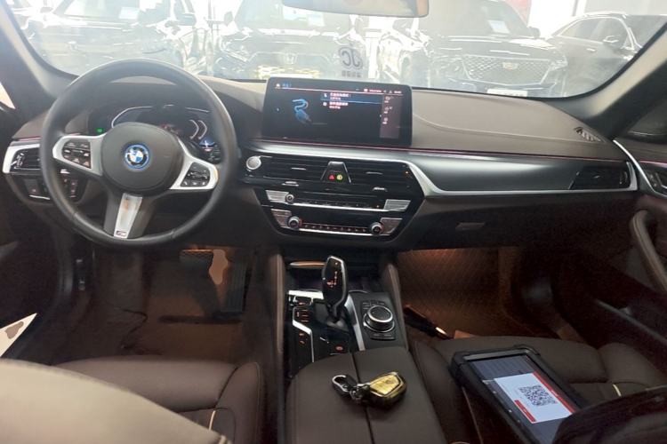 Used BMW 5 Series New Energy 2022 Second Facelift 535Le Pioneer Edition M Sport Package Center Console