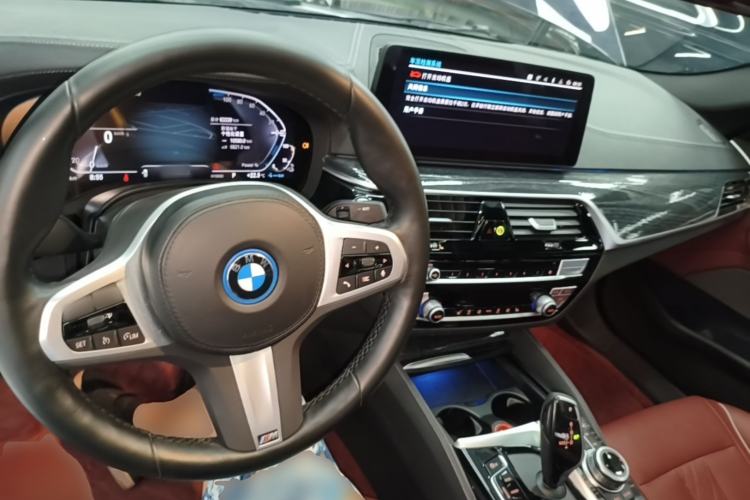 Used BMW 5 Series New Energy 2022 Restyled 535Le M Sport Package Center Console
