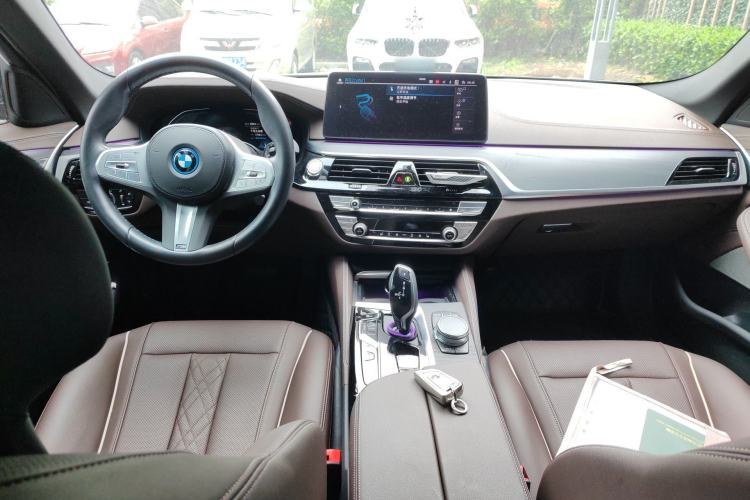 Used BMW 5 Series New Energy 2022 Restyled 535Le M Sport Package Center Console